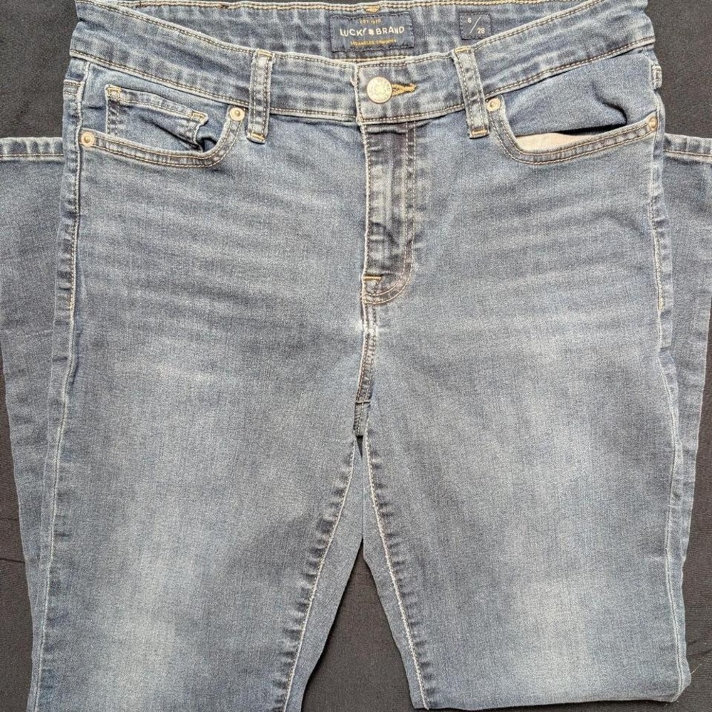 Lucky Brand Dark Wash Low Rise size 6